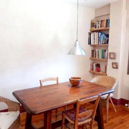 Apartamento De 2 En Con Magnificas Vistas A Las Montanas ... Sesué